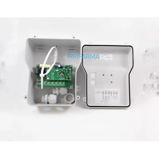 Dettaglio interno Quadro Elettrico Pompa Sommersa | Controllo Manuale e Marcia a Secco | IP65 | Salupo Top Dry irrifarma.it