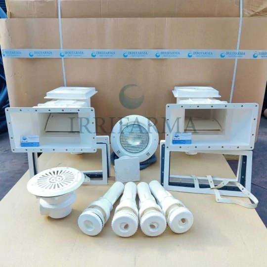 Dettaglio bocchette mandata kit piscina interrata circolazione per piscine in cemento armato e casseri a 2 Skimmer irrifarma.it