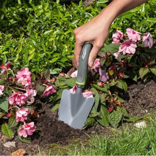 esempio di applicazione Paletta larga con manico soft touch irrifarma.it