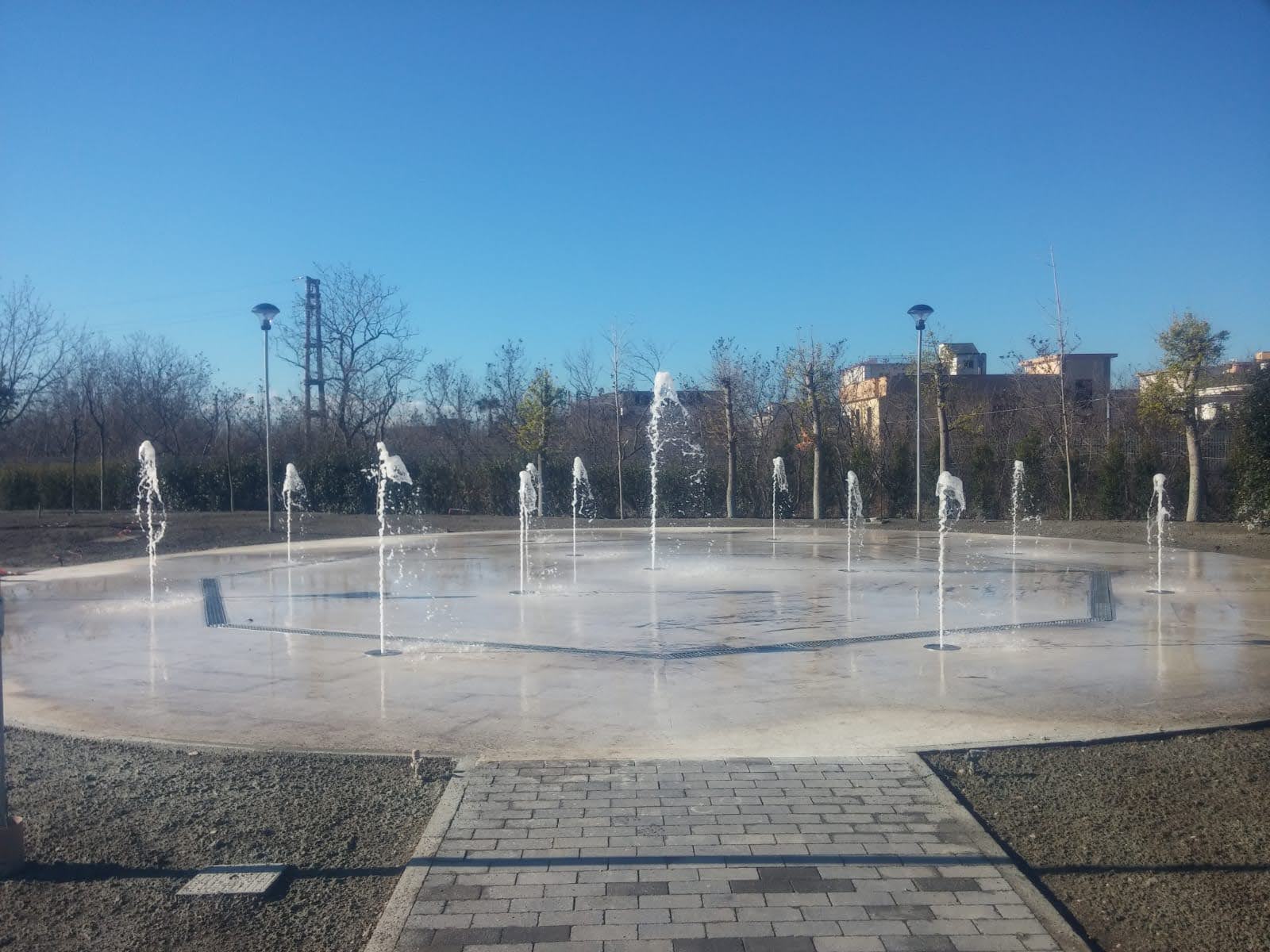 Fontana a sfioro e cascata d'acqua decorativa realizzata da Irrifarma